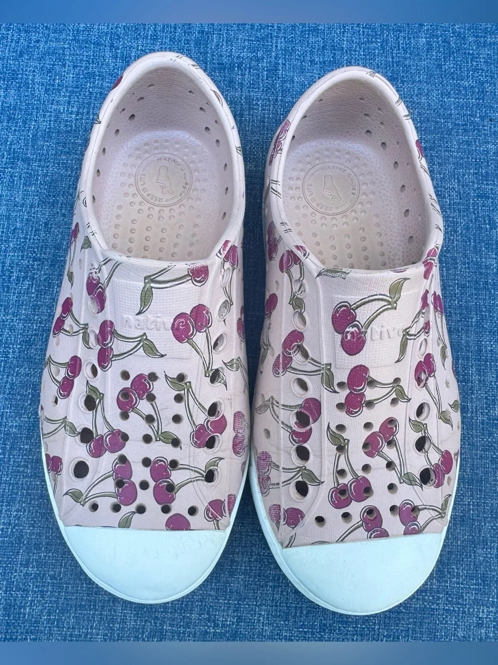 Native Jefferson Sugarlite Cherry Print Shoes Pink White Size C11 Kids Slip On